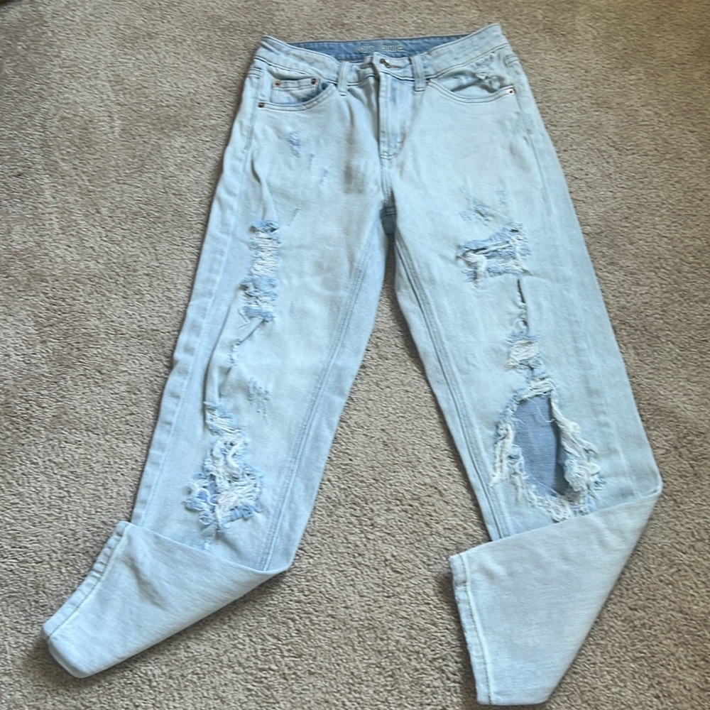 Wild Fable Light Wash Distressed High Waisted Ankle Jeans.  Size 00